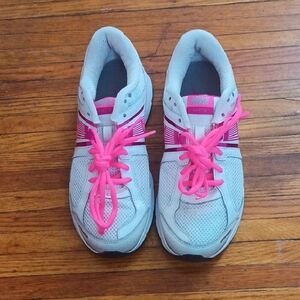 Nike Womens White and Pink Sneakers